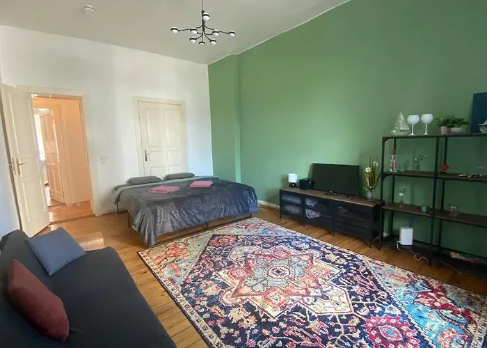 Stylish 2-Room Apartment With Balcony Next To East Side Gallery