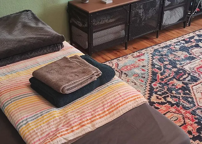 Stylish 2-Room Apartment With Balcony Next To East Side Gallery