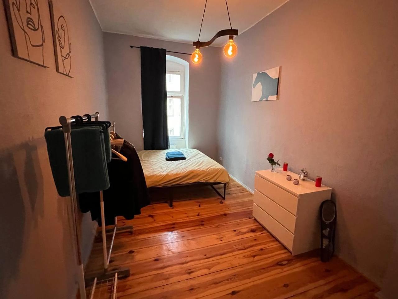 Stylish 2-room With Balcony Next To East Side Gallery Apartment *