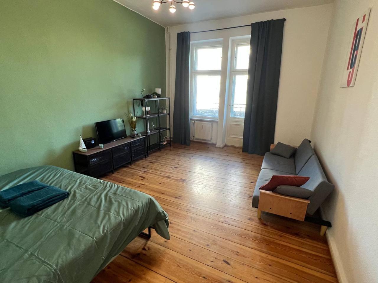 Stylish 2-room With Balcony Next To East Side Gallery * Berlin