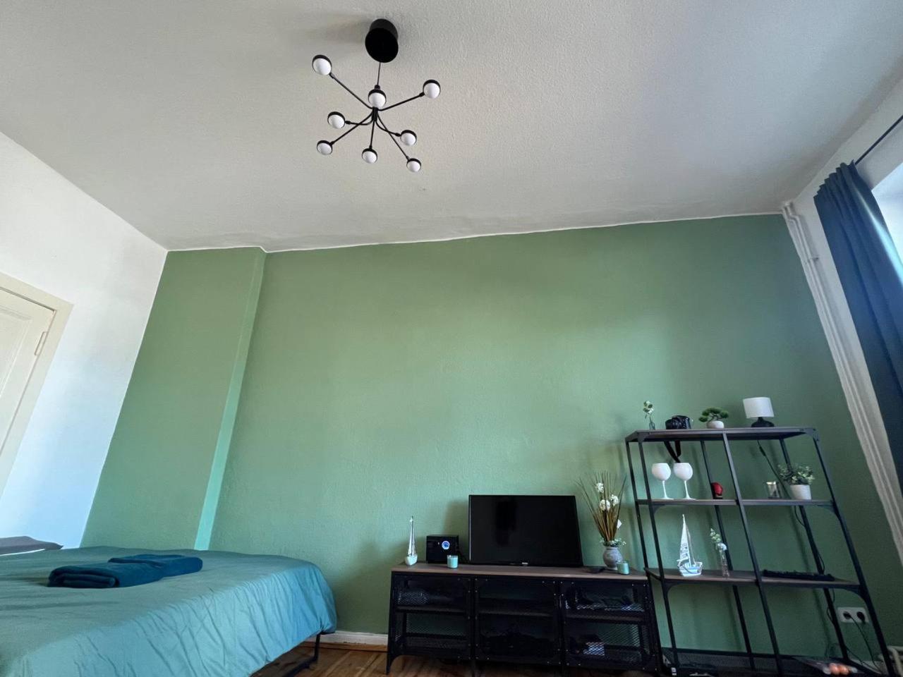 Stylish 2-room With Balcony Next To East Side Gallery Apartment