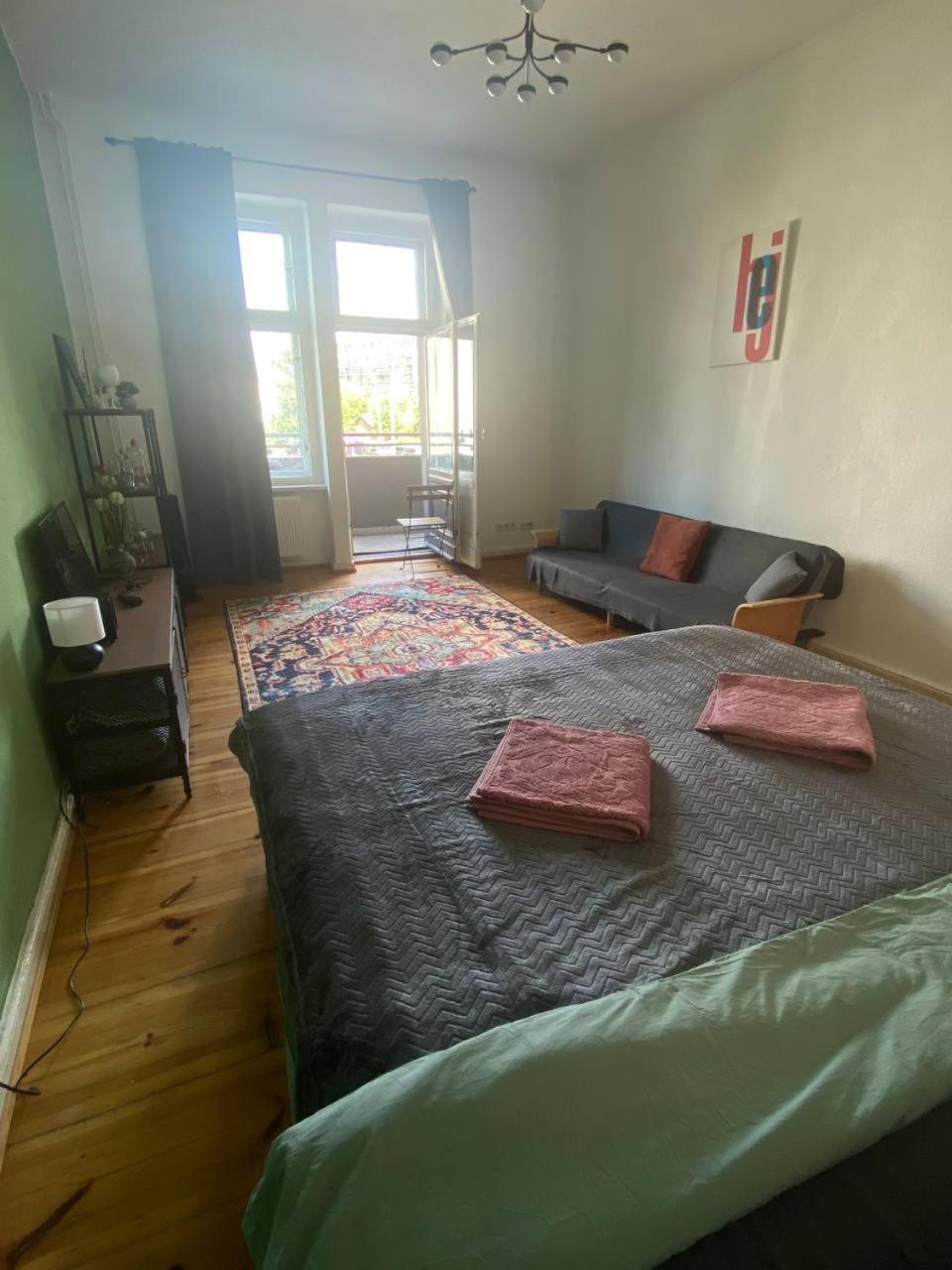 Stylish 2-room With Balcony Next To East Side Gallery Apartment Berlin