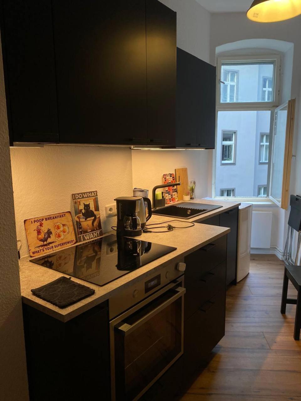 Stylish 2-room With Balcony Next To East Side Gallery Apartment