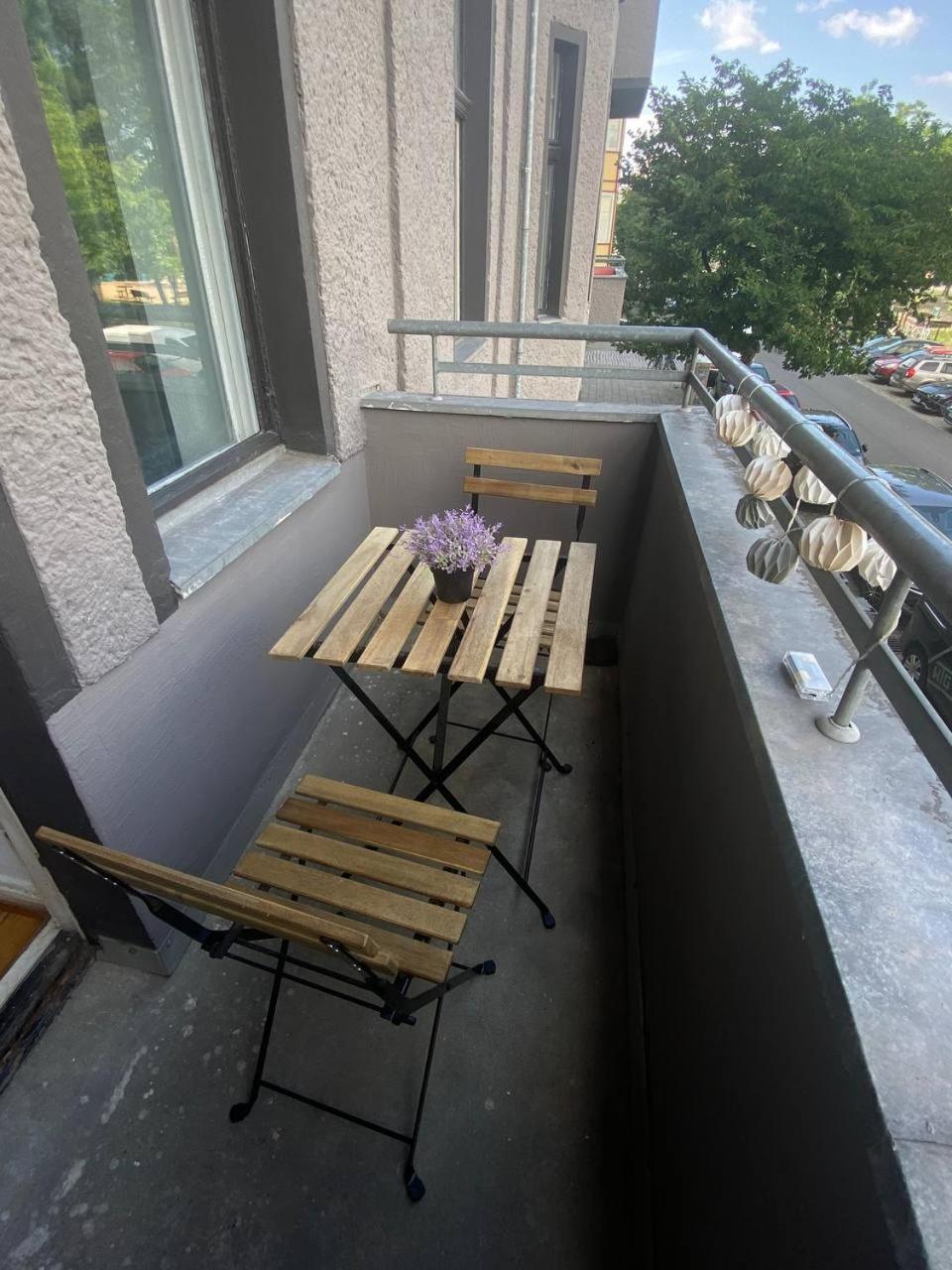 Stylish 2-room With Balcony Next To East Side Gallery Apartment *