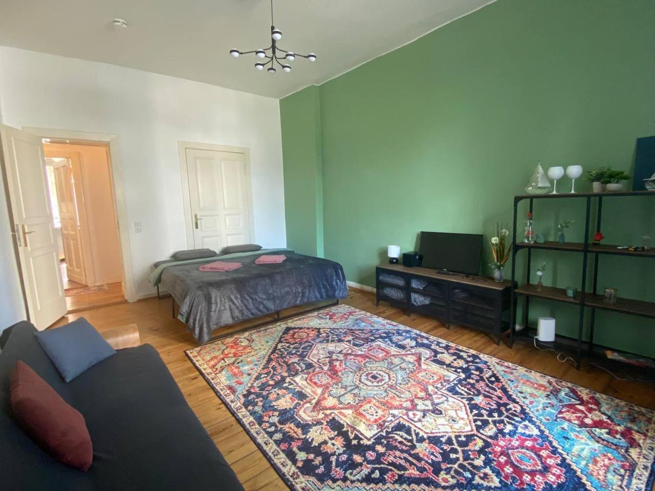 Stylish 2-room With Balcony Next To East Side Gallery