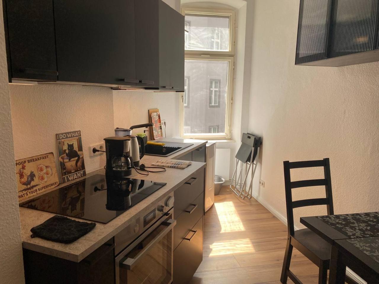 Stylish 2-room With Balcony Next To East Side Gallery Berlin