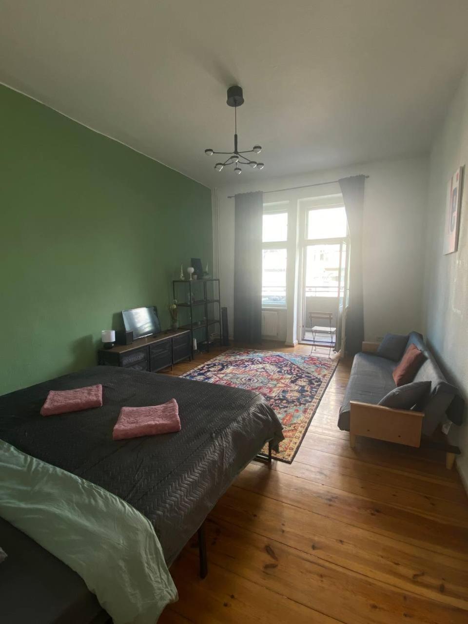 Stylish 2-room With Balcony Next To East Side Gallery Apartment